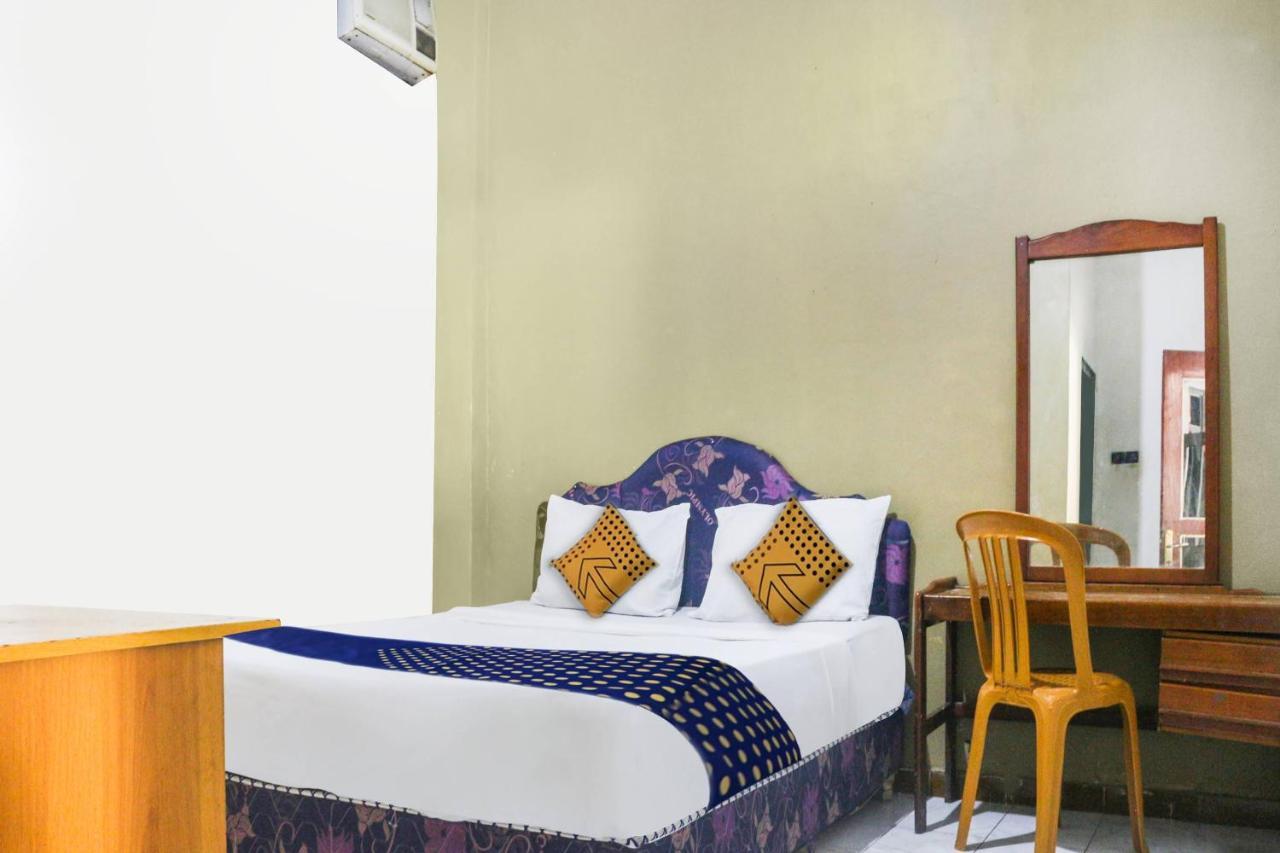 Spot On 91212 Hotel Kelimutu Kupang  Eksteriør bilde
