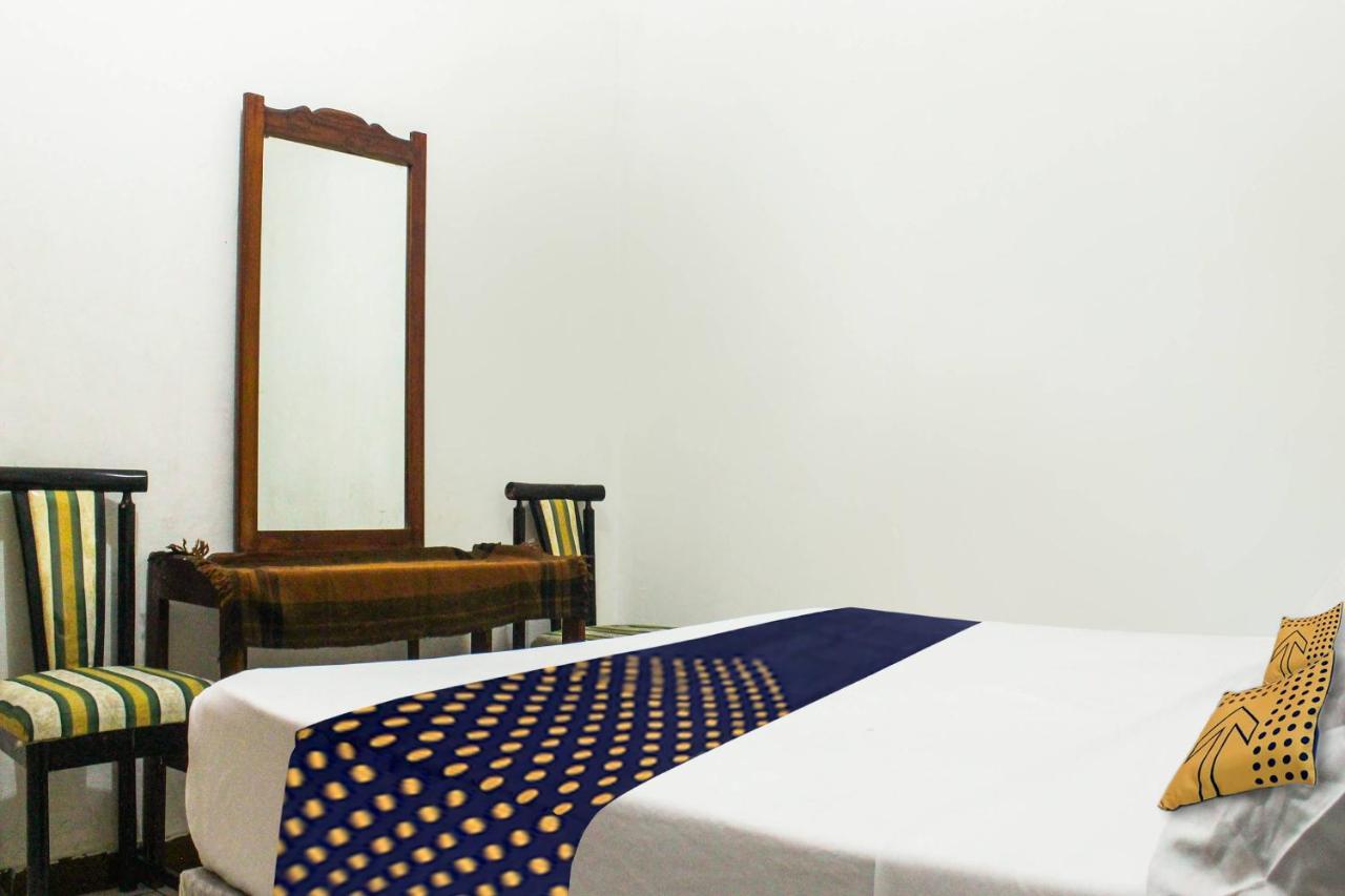 Spot On 91212 Hotel Kelimutu Kupang  Eksteriør bilde