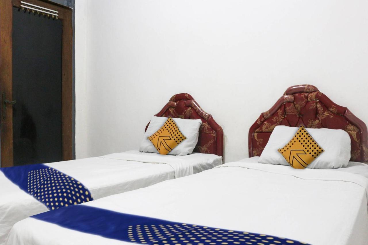 Spot On 91212 Hotel Kelimutu Kupang  Eksteriør bilde