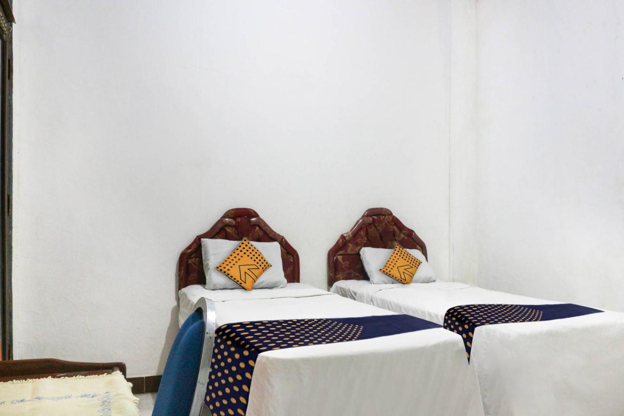 Spot On 91212 Hotel Kelimutu Kupang  Eksteriør bilde