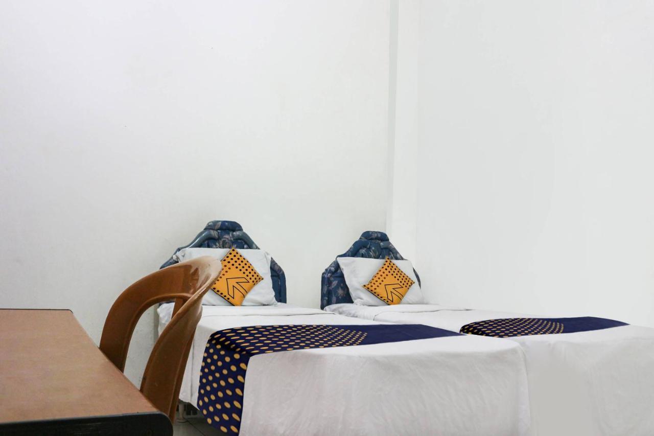Spot On 91212 Hotel Kelimutu Kupang  Eksteriør bilde